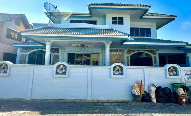 รูป ให้เช่าบ้านเดี่ยว 2 ชั้น หรูหราสไตล์ยุโรป120ตรว.อยู่ถนนบรมราชชนนี 77 ใกล้ขนส่งสายใต้ใหม่ - รูปที่ 1/8