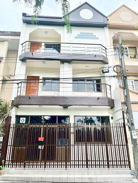 ให้เช่าทาวน์โฮม 3 ชั้น สุขุมวิท 48 แขวงพระโขนง เขตคลองเตย ใกล้รถไฟฟ้าและทางด่วน