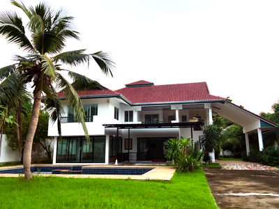 บ้านเดี่ยว บางละมุง ชลบุรี : ขายบ้านเดี่ยว พร้อมสระว่ายน้ำ พื้นที่กว้างมากกว่า 1 ไร่