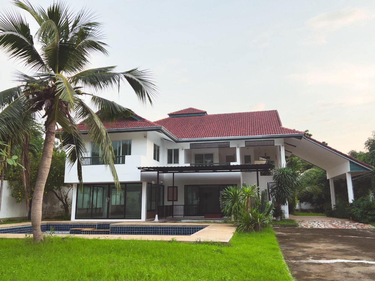 รูป ขายบ้านเดี่ยว พร้อมสระว่ายน้ำ พื้นที่กว้างมากกว่า 1 ไร่ - รูปที่ 1/32