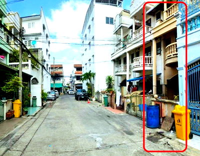 อาคารพาณิชย์ให้เช่า : สาธุประดิษฐ์45-53 6นอน BRT วัดปริวาส 1 กม.ให้ทาวน์เฮ้าส์ 3 ชั้นรีโนเวทใหม่ 21 ตร.วา. 250 ตร.ม.