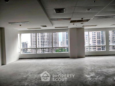 Condos for rent Pinthong Industrial Estate : Studio Condo at Athenee Tower near BTS Phloen Chit (ID 2441421)