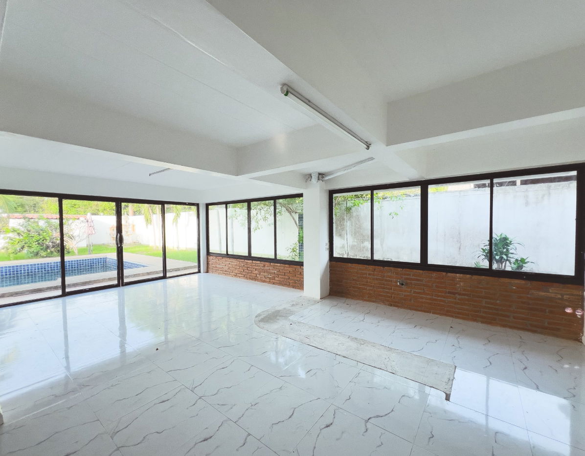 รูป ขายบ้านเดี่ยว พร้อมสระว่ายน้ำ พื้นที่กว้างมากกว่า 1 ไร่ - รูปที่ 24/32