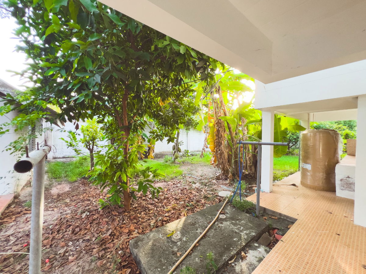 รูป ขายบ้านเดี่ยว พร้อมสระว่ายน้ำ พื้นที่กว้างมากกว่า 1 ไร่ - รูปที่ 29/32