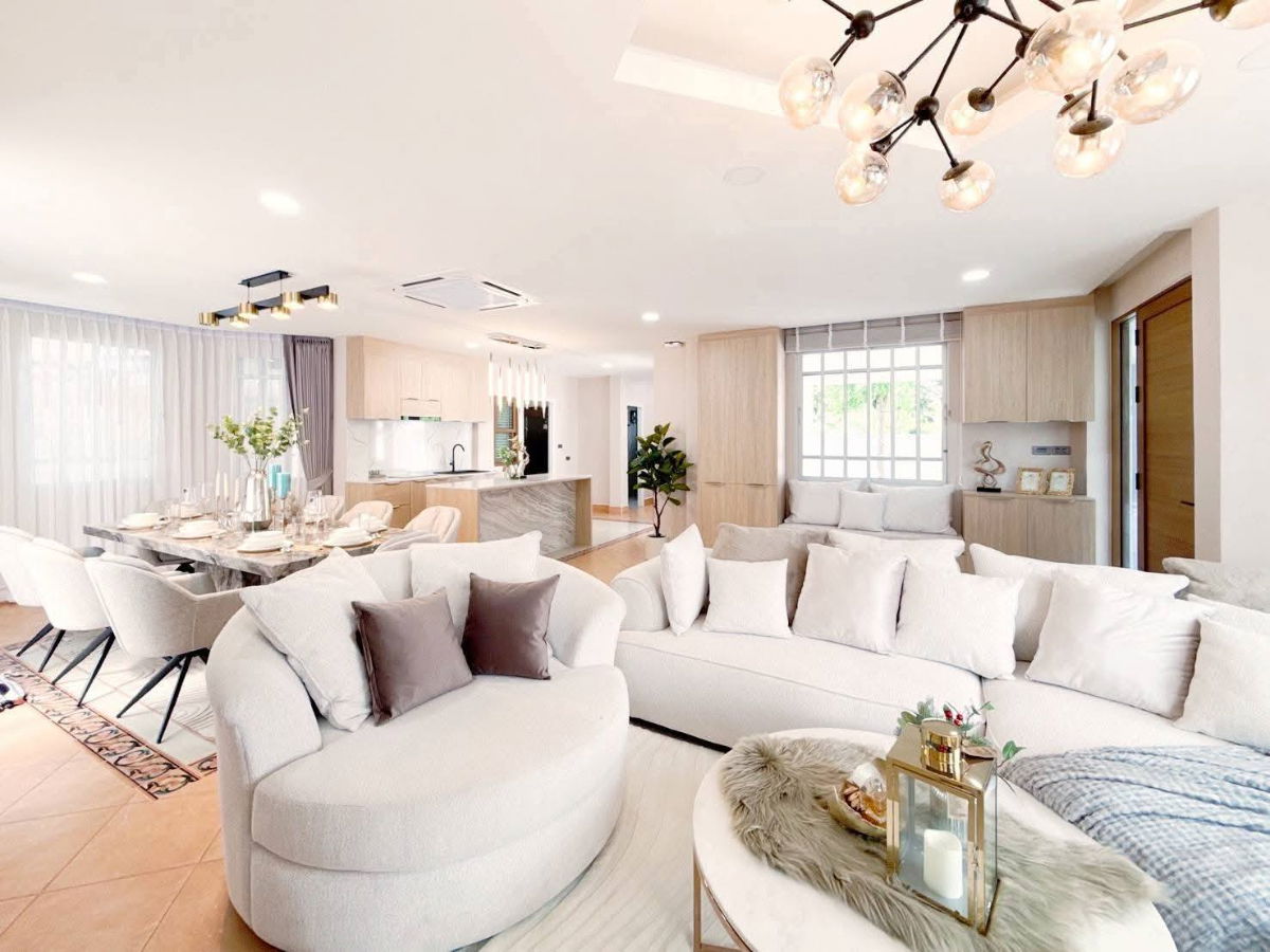 รูป ขายพูลวิลล่าหรู พัทยาเหนือ (ซอยสุขุมวิท 9)  รีโนเวทใหม่ ดีไซน์โมเดิร์น ตกแต่งระดับพรีเมียม บรรยากาศเงียบสงบ ใกล้ทะเลเพียง 300 เมตร - รูปที่ 3/19