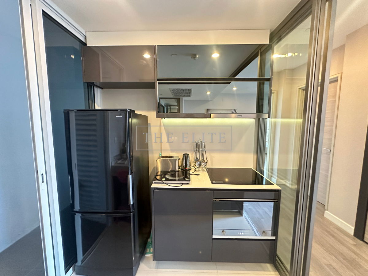 รูป ✨ โอเอซิสใจกลางเมือง The Room สาทร-ถนนปั้น คอนโดหรู บรรยากาศเงียบสงบ เป็นส่วนตัว 🌿 - รูปที่ 10/23