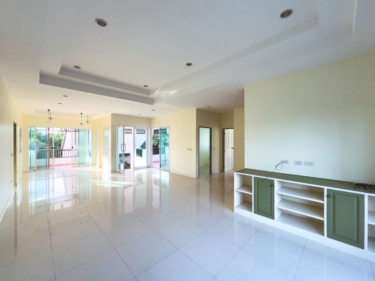 รูป ขายบ้านเดี่ยว พร้อมสระว่ายน้ำ พื้นที่กว้างมากกว่า 1 ไร่ - รูปที่ 13/32