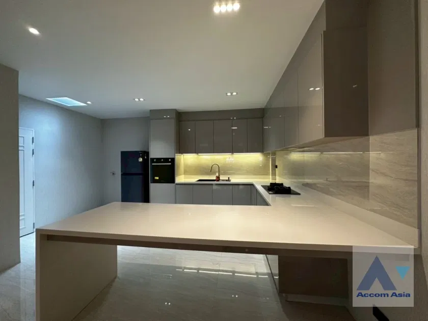 รูป 🔼🔽 AccomA 📩  Elegant home with warm minimalist interiors in Baan Klang Krung Thonglor (AA20983) - รูปที่ 2/20