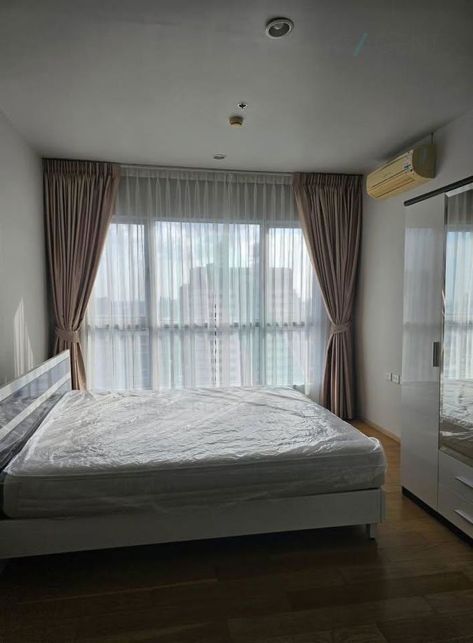 picture 🎉 For Rent Condo HIVE SATHORN Building , Floor 31,1 bed room, Room size 42 sqm - 4/8