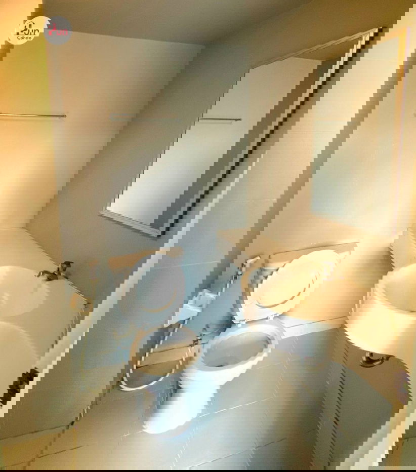 picture Lumpini township condo for rent. - 4/8