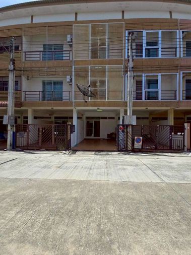 ให้เข่าทาวน์โฮม 3 ชั้น 5 นอน ม.สุขสรรค์วิลล่า ใกล้ ม.บูรพา บางแสน ชลบุรี