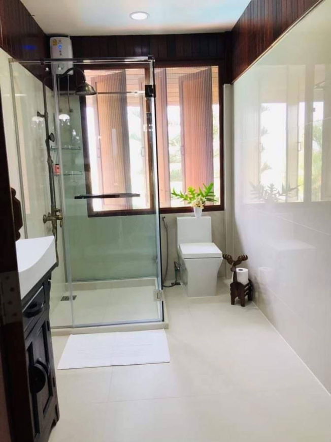 รูป บ้านสไตล์รีสอร์ทขอบอ่างมาบประชัน พัทยา - รูปที่ 8/12