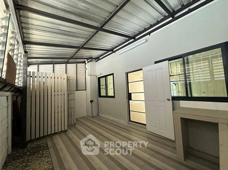 รูป ทาวน์เฮ้าส์ 3-ห้องนอน ใน สันกลาง (ID 2430833) - รูปที่ 3/15