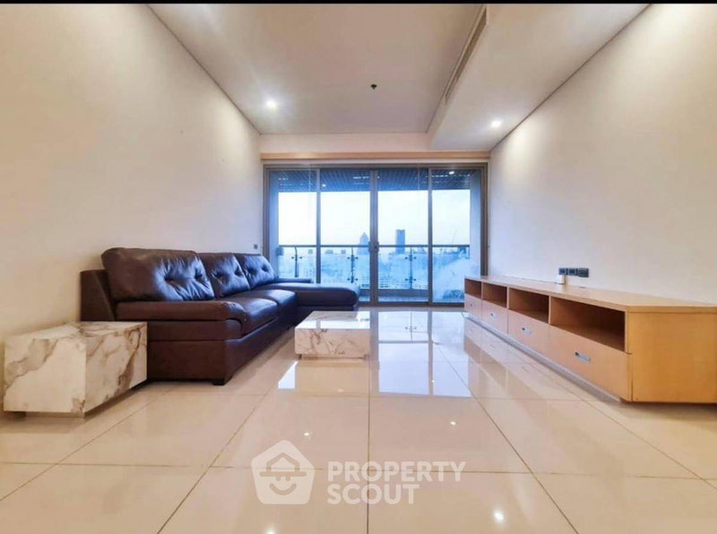 Condos for rent : 2-BR 110 Sqm Condo At The Lakes Bangkok, 300m To BTS Asok (ID 2023275)