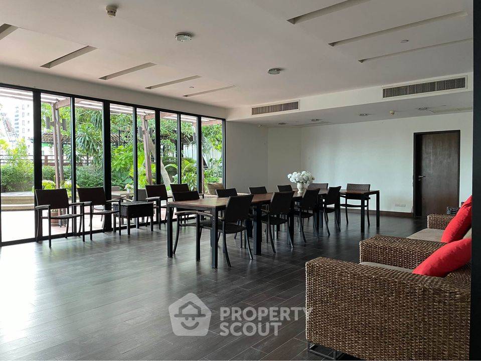 รูป คอนโด 2-ห้องนอน ที่ สาธร การ์เด้นส์ ใกล้ MRT สีลม (ID 881850) - รูปที่ 2/7