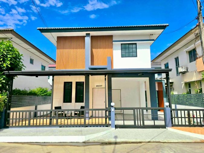 บ้านแฝด รีโนเวทใหม่ สวย พร้อมอยู่ หมู่บ้านพร้อมพัฒน์ กรีนโนวา ซ.14 ถ.ปัญญาเนเชอรัลปาร์ค แขวงสามวาตะวันตก เขตคลองสามวา มีเฟอร์นิเจอร์ พร้อมอยู่