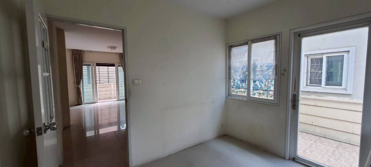 รูป ขายด่วน! บ้านเดี่ยว หมู่บ้าน เศรณีรายา 1 (Serranee Raya 1)  เพียง 6,990,000 บาท บ้านเดี่ยว 2 ชั้น 3 ห้องนอน 3 ห้องน้ำ 1 ห้องครัว จอดรถในบ้านได้ 2 คัน - รูปที่ 25/41