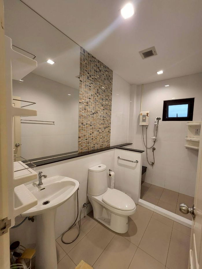 รูป บ้านเดี่ยว 2 ชั้น หมู่บ้านลัดดาวิลล์ โครงการ 4 บนที่ดินขนาดกำลังดี ฟังก์ชันครบ พร้อมอยู่จริง  ทำเลเดินทางสะดวก ใกล้รถไฟฟ้าและศูนย์การค้า List :92553 - รูปที่ 2/10