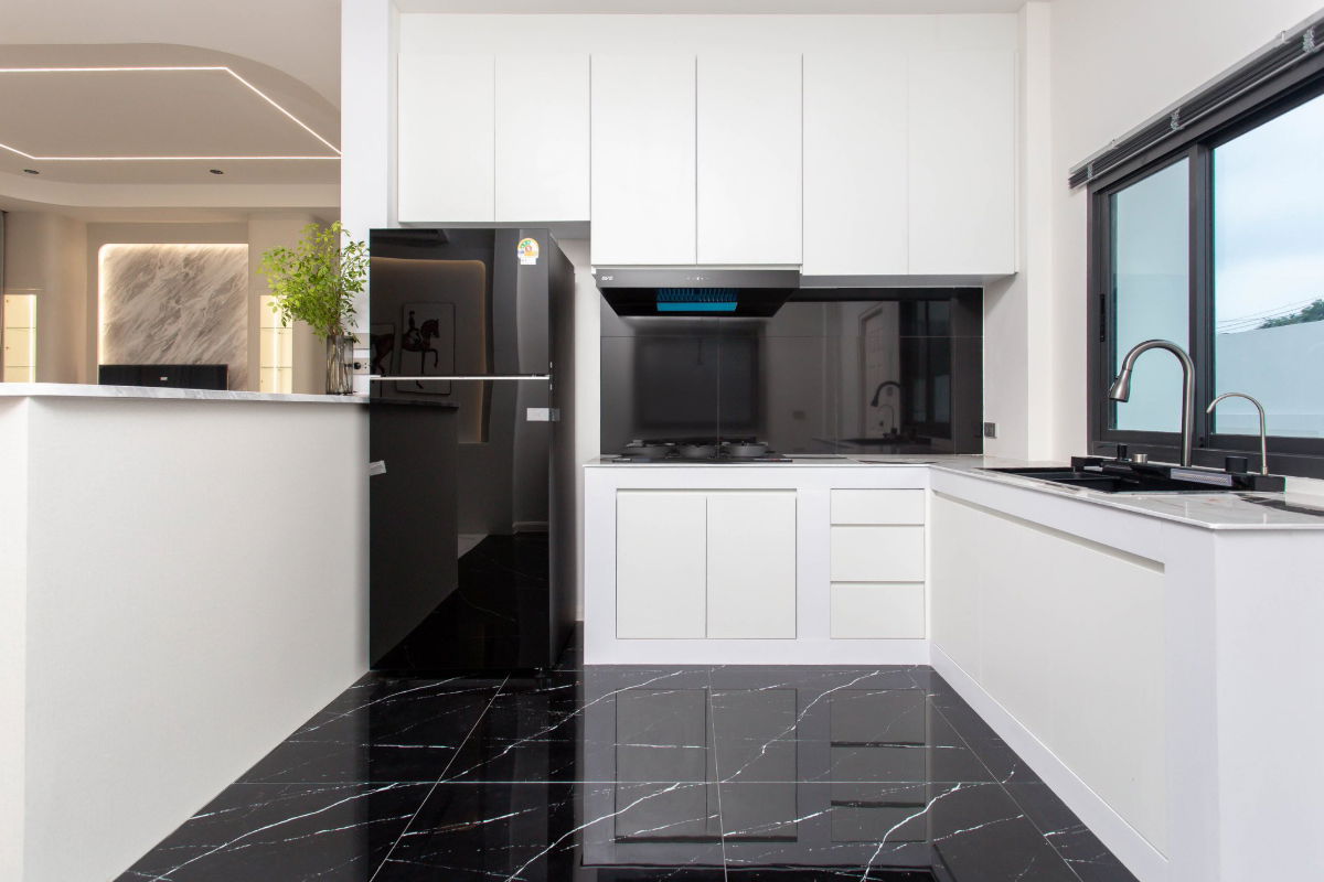 รูป ขายบ้านเดี่ยวชั้นเดียว ใกล้ทะเลจอมเทียน พร้อมเฟอร์นิเจอร์ พร้อมเข้าอยู่ ราคาเพียง 5.49 ล้านบาท! - รูปที่ 6/30