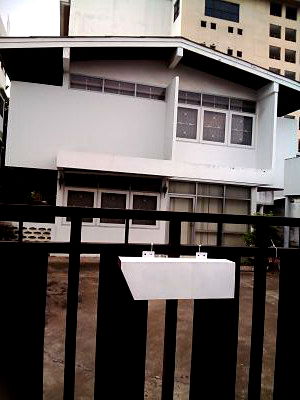 Houses for sale Phra Khanong : Sale land and old house can adapt will be an apartment 8 storey Sukhumvit 71