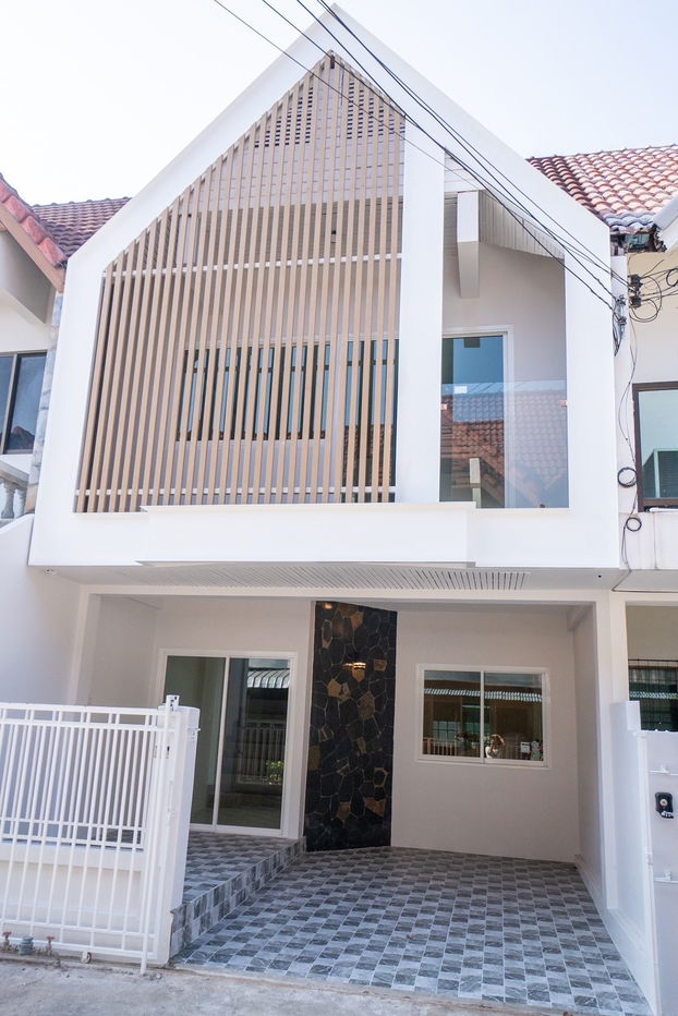 รูป ทาวน์โฮมให้เช่า – ใจกลางเมืองเชียงใหม่ ใกล้สนามบิน.พื้นที่ 112 ตรม. 2 ห้องนอน - รูปที่ 8/10