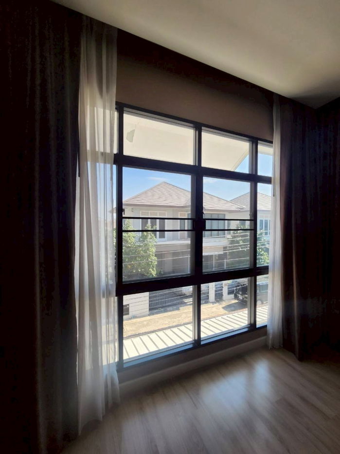 รูป บ้านเดี่ยว 2 ชั้น หมู่บ้านลัดดาวิลล์ โครงการ 4 บนที่ดินขนาดกำลังดี ฟังก์ชันครบ พร้อมอยู่จริง  ทำเลเดินทางสะดวก ใกล้รถไฟฟ้าและศูนย์การค้า List :92553 - รูปที่ 7/10