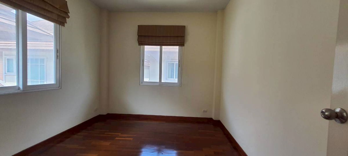 รูป ขายด่วน! บ้านเดี่ยว หมู่บ้าน เศรณีรายา 1 (Serranee Raya 1)  เพียง 6,990,000 บาท บ้านเดี่ยว 2 ชั้น 3 ห้องนอน 3 ห้องน้ำ 1 ห้องครัว จอดรถในบ้านได้ 2 คัน - รูปที่ 6/41