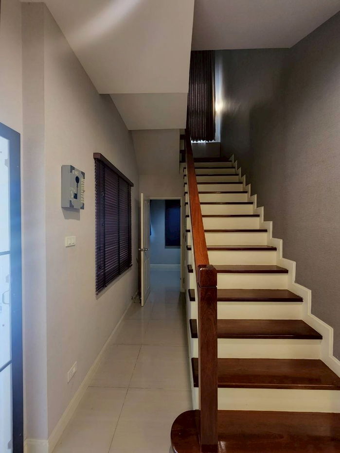 รูป บ้านเดี่ยว 2 ชั้น หมู่บ้านลัดดาวิลล์ โครงการ 4 บนที่ดินขนาดกำลังดี ฟังก์ชันครบ พร้อมอยู่จริง  ทำเลเดินทางสะดวก ใกล้รถไฟฟ้าและศูนย์การค้า List :92553 - รูปที่ 1/10