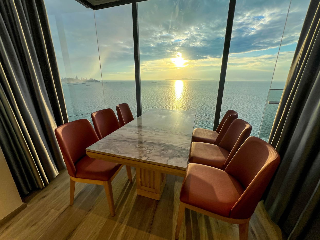 รูป Luxury Condominium 2 - Bed for Rent at Arom Wongamat - รูปที่ 2/13