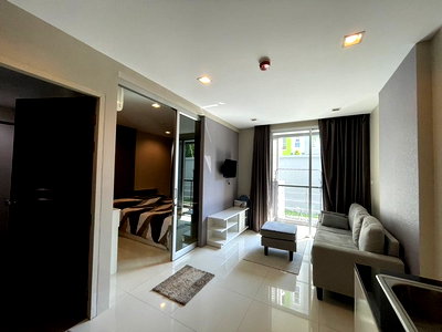 คอนโดให้เช่า : เดอะ ซีน บางแสน คอนโดมิเนียม ชั้น 1 • ห้องกั้นสัดส่วน • 30 ตร.ม. ค่าเช่าเดือนละ 7,000 บาท