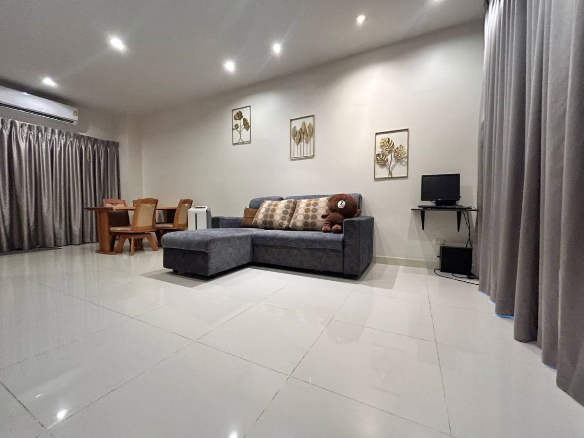 รูป T 1477 ให้เช่า ทาวน์โฮม 3 ชั้น "บ้านกลางเมือง บางนา-วงแหวน" เฟอร์ฯ ครบ เครื่องใช้ไฟฟ้าพร้อมอยู่! - รูปที่ 2/9