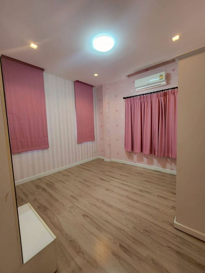 รูป บ้านเดี่ยว 2 ชั้น หมู่บ้านลัดดาวิลล์ โครงการ 4 บนที่ดินขนาดกำลังดี ฟังก์ชันครบ พร้อมอยู่จริง  ทำเลเดินทางสะดวก ใกล้รถไฟฟ้าและศูนย์การค้า List :92553 - รูปที่ 4/10