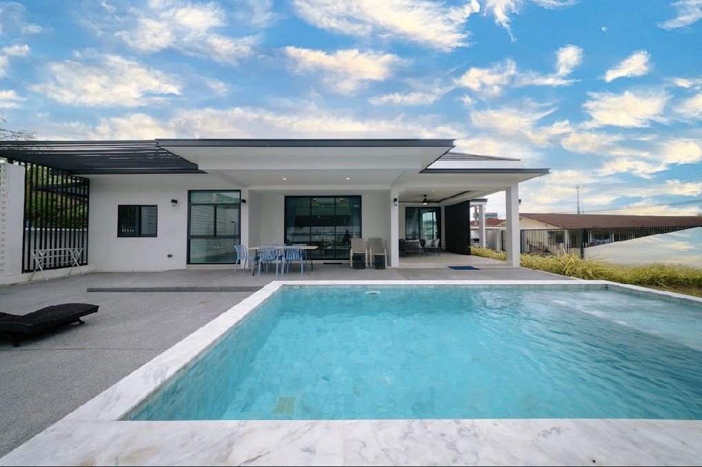 picture Luxury Pool Villa for Sale – North Pattaya (Sea Side) - 1/24