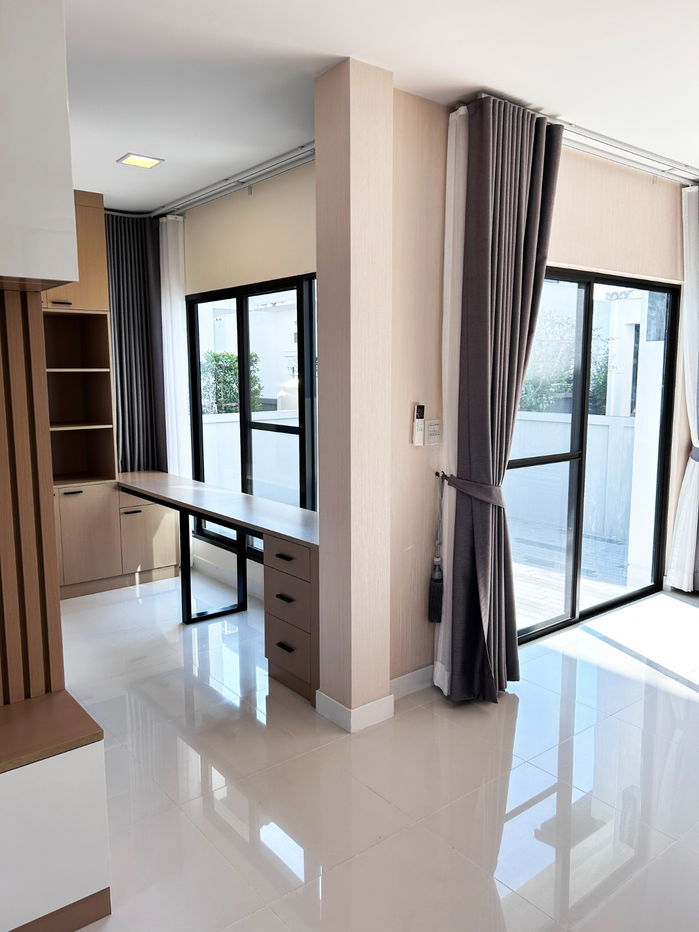 picture Luxury Single House for Rent | Montana Onnut-Wongwaen 4 - 6/8