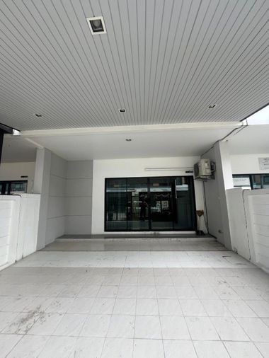 2-bed townhouse for rent, 220 sqm, 22 sq wah, Trio Rom Klao