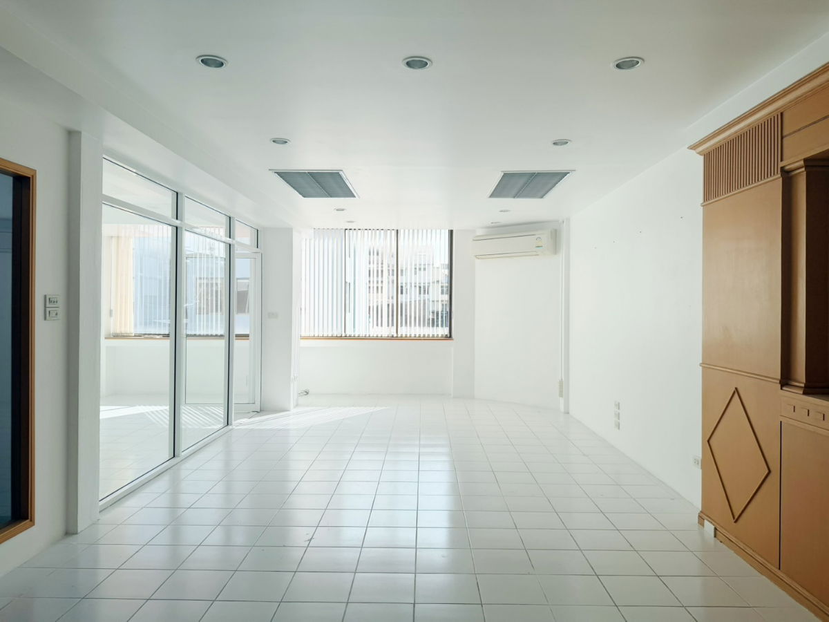 รูป สำนักงานให้เช่า สุขุมวิท คลองเตย ใกล้btsพร้อมพงษ์ ใกล้mrtศูนย์ประชุมแห่งชาติสิริกิติ์ - รูปที่ 2/6