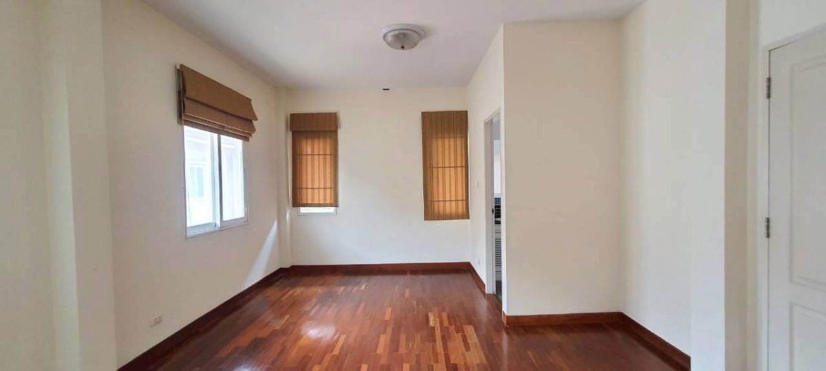 รูป ขายด่วน! บ้านเดี่ยว หมู่บ้าน เศรณีรายา 1 (Serranee Raya 1)  เพียง 6,990,000 บาท บ้านเดี่ยว 2 ชั้น 3 ห้องนอน 3 ห้องน้ำ 1 ห้องครัว จอดรถในบ้านได้ 2 คัน - รูปที่ 2/41