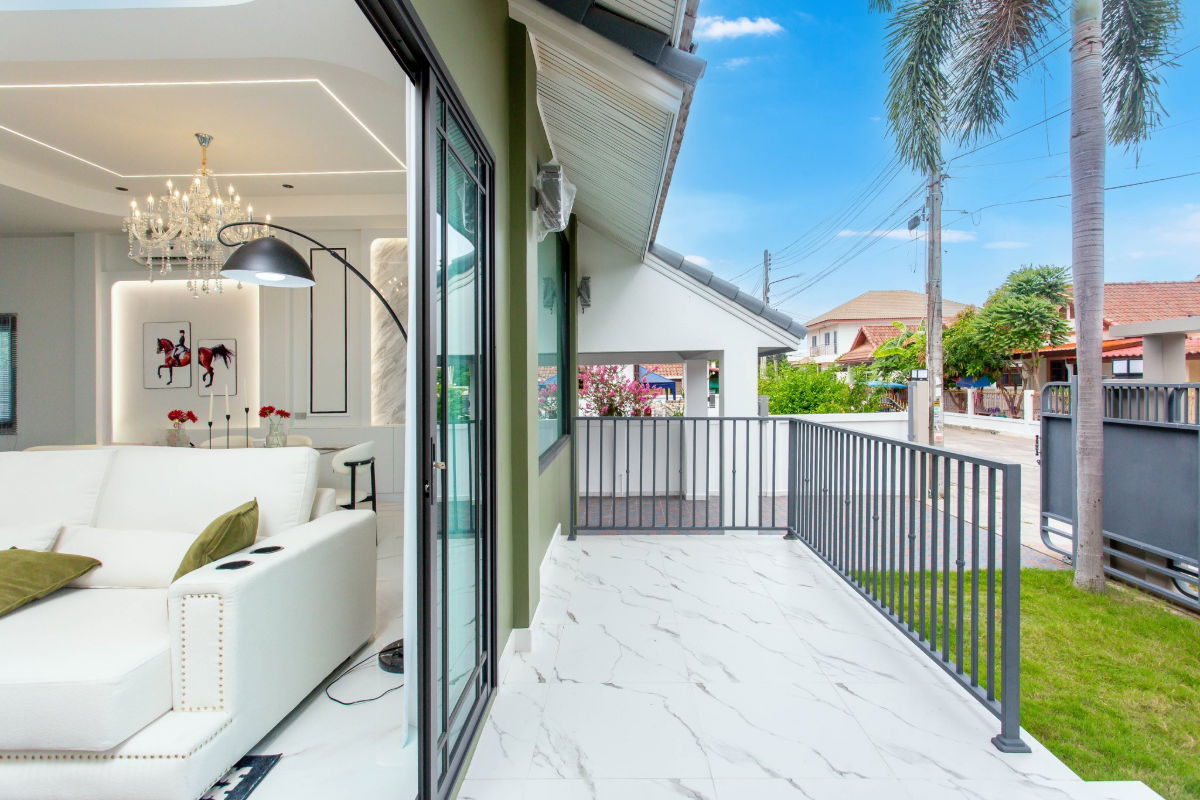 รูป ขายบ้านเดี่ยวชั้นเดียว ใกล้ทะเลจอมเทียน พร้อมเฟอร์นิเจอร์ พร้อมเข้าอยู่ ราคาเพียง 5.49 ล้านบาท! - รูปที่ 2/30