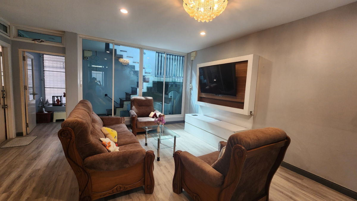 รูป ขายตึกแถวรีโนเวทใหม่ 4 ชั้นครึ่ง 2 คูหา เซนต์หลุยส์ 3 สาทร จันทน์ 18/7 แยก 17 - รูปที่ 5/17