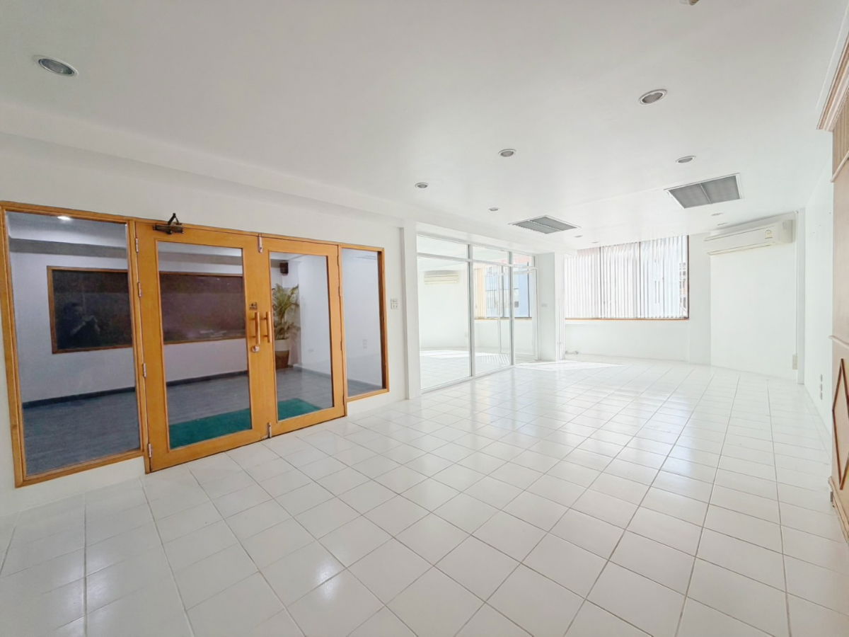 รูป สำนักงานให้เช่า สุขุมวิท คลองเตย ใกล้btsพร้อมพงษ์ ใกล้mrtศูนย์ประชุมแห่งชาติสิริกิติ์ - รูปที่ 4/6