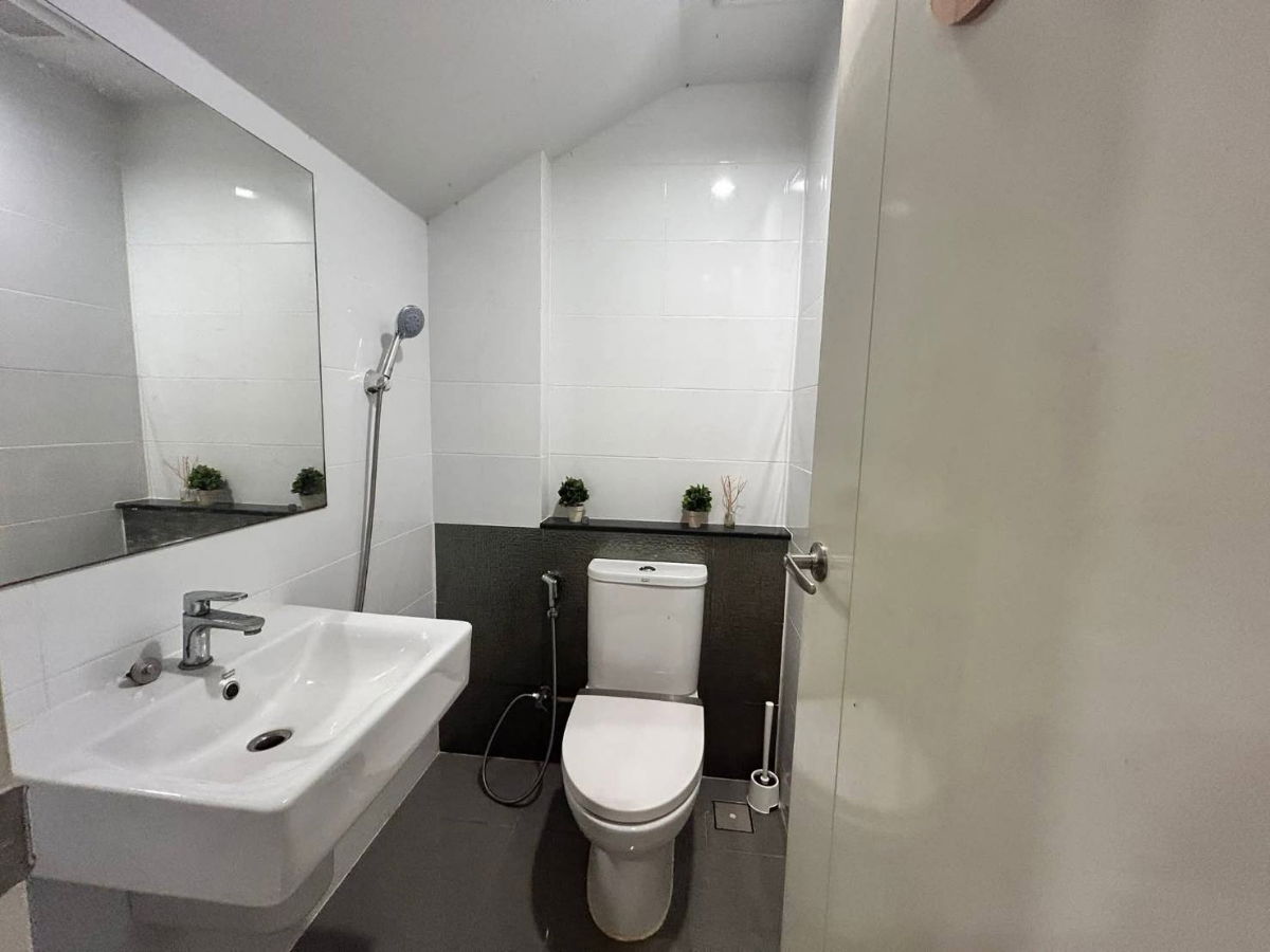 รูป T 1477 ให้เช่า ทาวน์โฮม 3 ชั้น "บ้านกลางเมือง บางนา-วงแหวน" เฟอร์ฯ ครบ เครื่องใช้ไฟฟ้าพร้อมอยู่! - รูปที่ 8/9