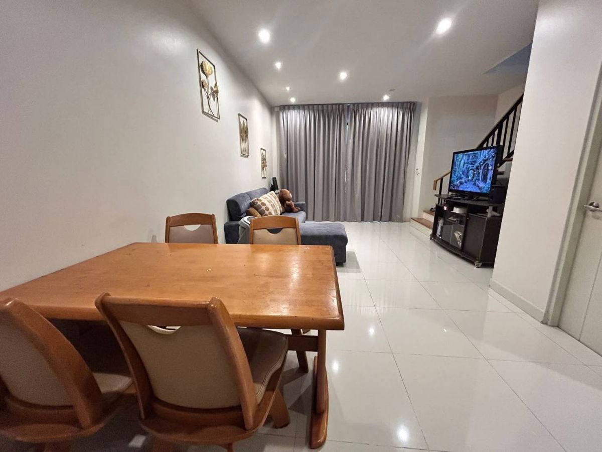 รูป T 1477 ให้เช่า ทาวน์โฮม 3 ชั้น "บ้านกลางเมือง บางนา-วงแหวน" เฟอร์ฯ ครบ เครื่องใช้ไฟฟ้าพร้อมอยู่! - รูปที่ 3/9