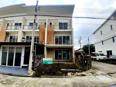 ทาวน์เฮ้าส์ สำหรับขาย อยู่เย็น ดีลักซ์ ทาวน์ ท่าแร้ง เขตบางเขน กรุงเทพมหานคร