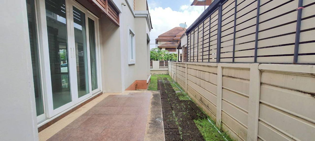 รูป ขายด่วน! บ้านเดี่ยว หมู่บ้าน เศรณีรายา 1 (Serranee Raya 1)  เพียง 6,990,000 บาท บ้านเดี่ยว 2 ชั้น 3 ห้องนอน 3 ห้องน้ำ 1 ห้องครัว จอดรถในบ้านได้ 2 คัน - รูปที่ 29/41