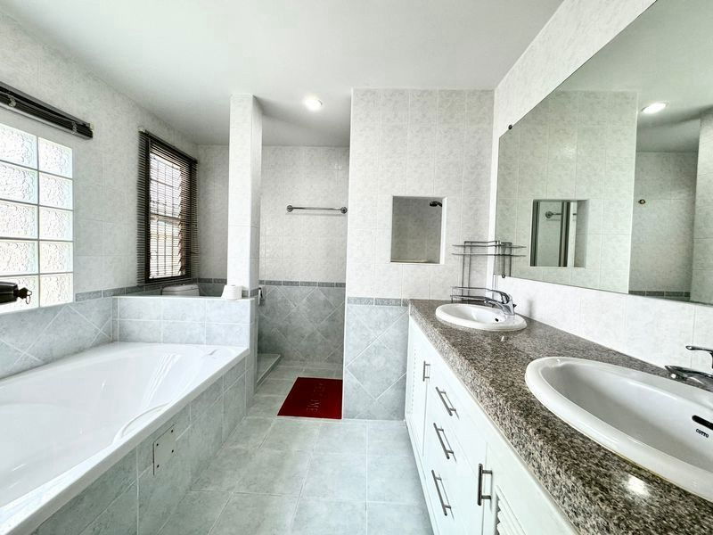 picture Single-Storey House for Sale in East Pattaya - 12/12