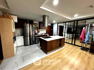 Condos for sale : 5-BR Condo at Resorta Yen-Akat near MRT Khlong Toei (ID 2472654)