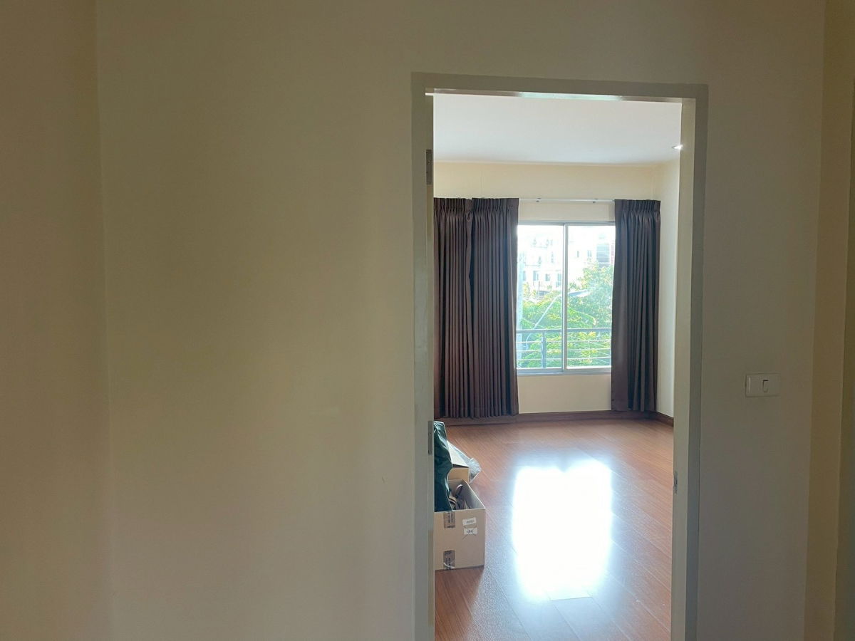 รูป ขายด่วนทาวน์โฮม บ้านกลางเมือง Urbanion ศรีนครินทร์ 46/1 ตกแต่งครบพร้อมเข้าอยู่ บ้านหลังมุม (N.1951) - รูปที่ 10/14