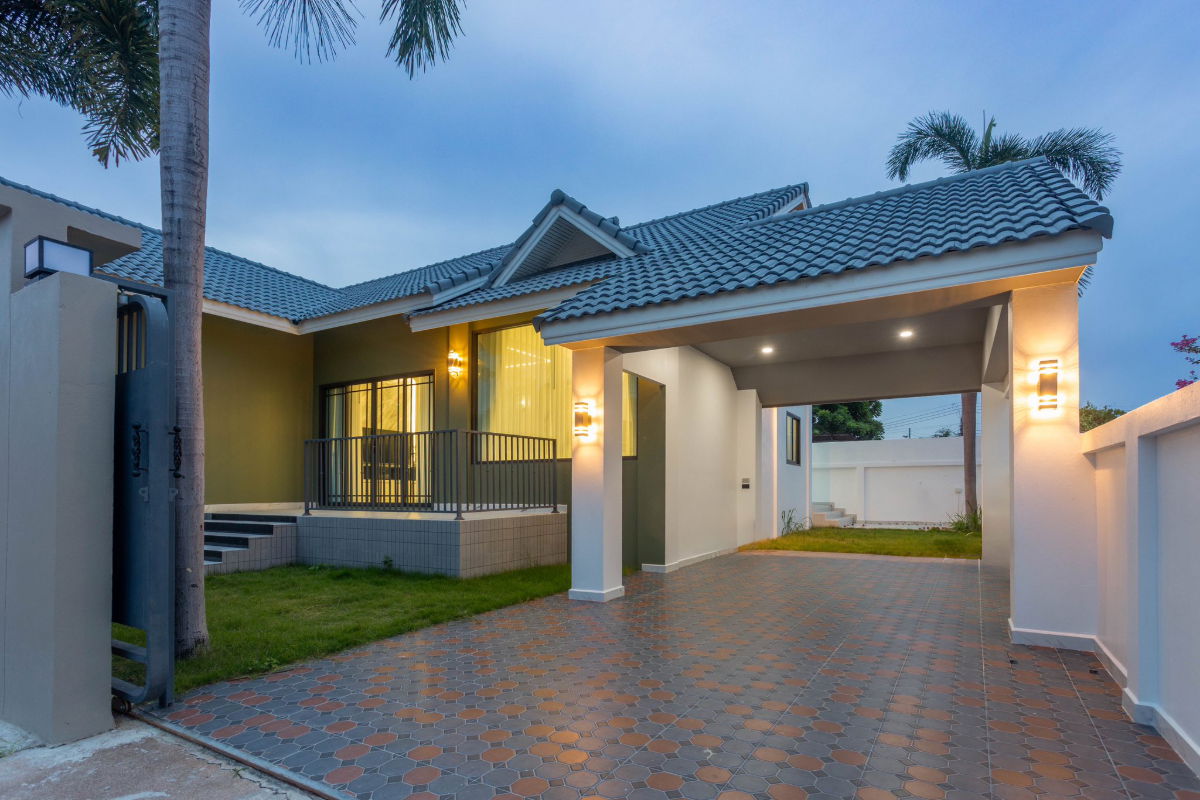 รูป ขายบ้านเดี่ยวชั้นเดียว ใกล้ทะเลจอมเทียน พร้อมเฟอร์นิเจอร์ พร้อมเข้าอยู่ ราคาเพียง 5.49 ล้านบาท! - รูปที่ 1/30