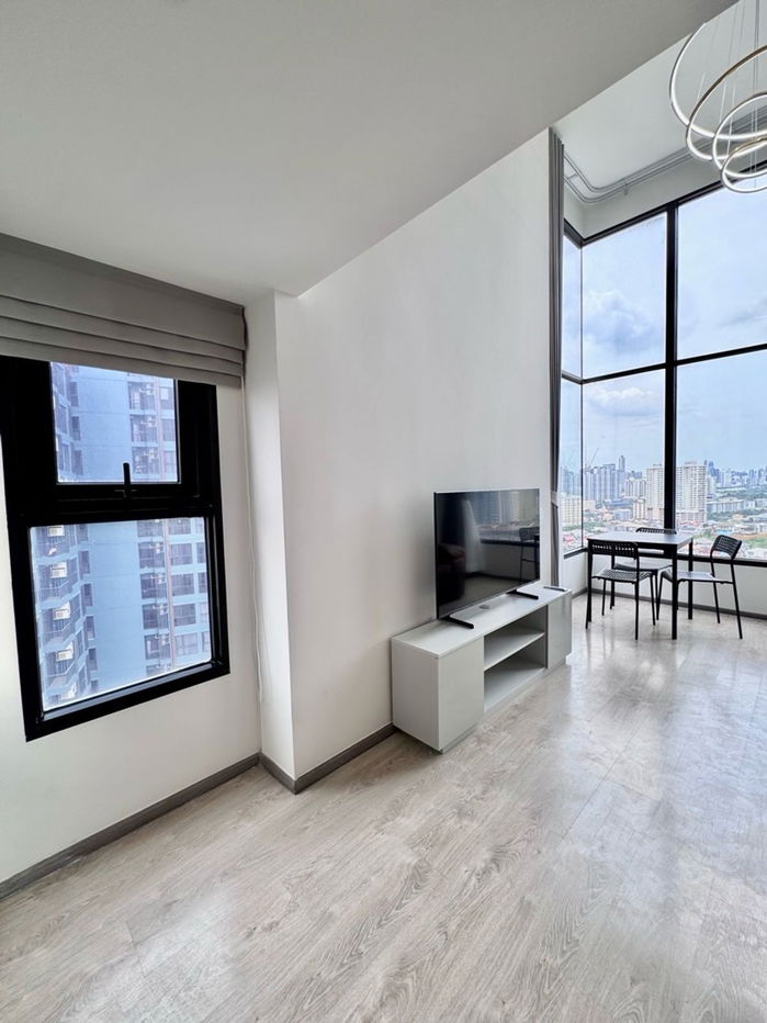 รูป ✨ ให้เช่าคอนโด Loft 2 ชั้น ห้องใหม่ ✨ 📍🚇 ใกล้ MRT ห้วยขวาง เพียง 200 ม. 🛏 2 ห้องนอน - รูปที่ 1/15