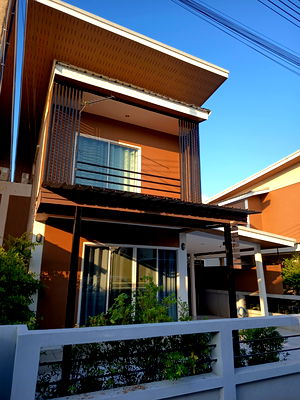 Houses for rent Wat Suwan Pradit (Wat Chang Kham Noi) : Two storey house for rent with 2 bedrooms,2 toilets and 1 kitchen. 